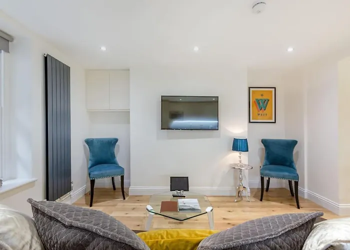 Luxury Apartment, Next To Paddington Station!
